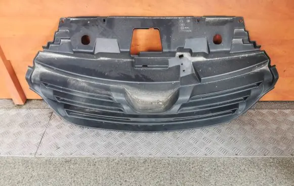 Renault Trafic III (X82) Front bumper upper radiator grill 623108673R