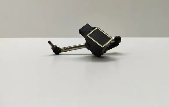 Headlight/headlamp level sensor