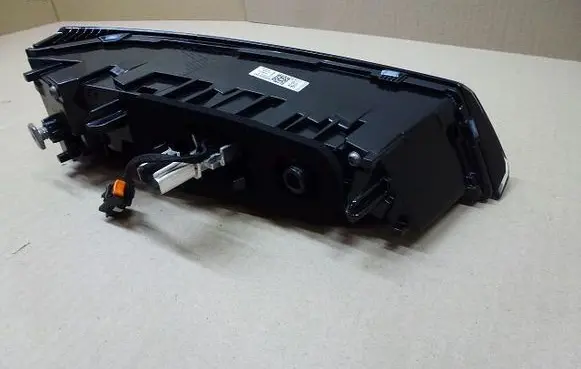 Peugeot 3008 III Rear/tail lights 9835300580