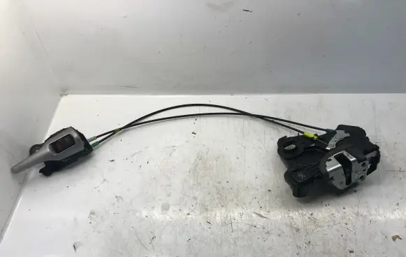 Toyota Auris 150 Front door lock 6904002210 6920602120B1