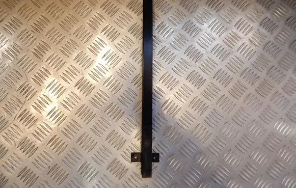 Volkswagen PASSAT B6 Rear door windshield rail 305839407 27150