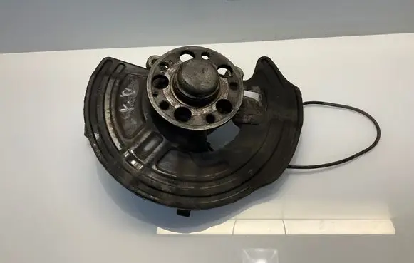 Mercedes-Benz B W246 W242 Front wheel hub A2463320200 2463320200 A2463320601
