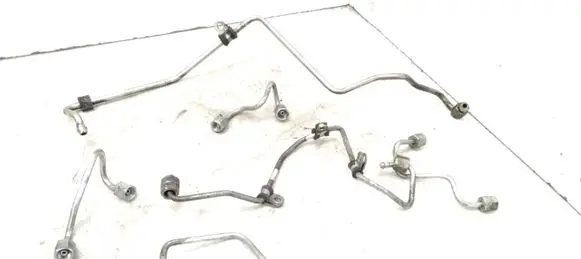Fuel injector supply line/pipe