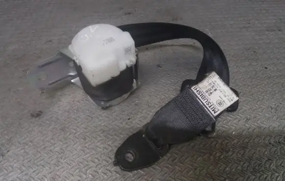 Middle seatbelt (rear)