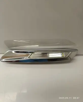 BMW 5 F10 F11 Front fender indicator light 7154168 7154170