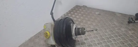 Volkswagen PASSAT B5.5 Brake booster 3B0614105A