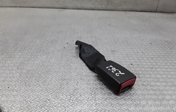 Mazda 3 I Rear seatbelt buckle