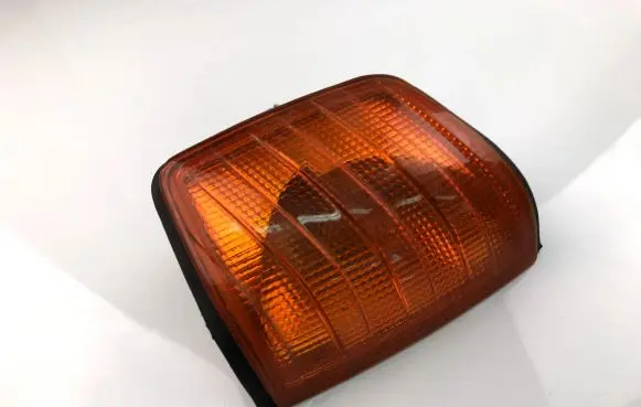 Mercedes-Benz 190 W201 Front fender indicator light P251