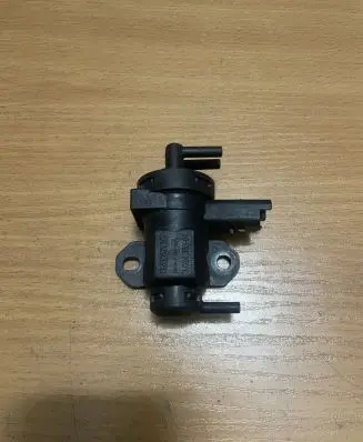 Ford Kuga II Vacuum valve 3024363