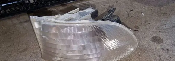 BMW 7 E38 Front indicator light 8387633