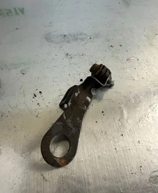 Opel Vivaro Engine mount bracket 165385971R 93451063
