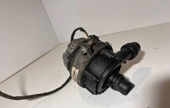 Mercedes-Benz C W205 Water pump pulley 0005402685 0392024050