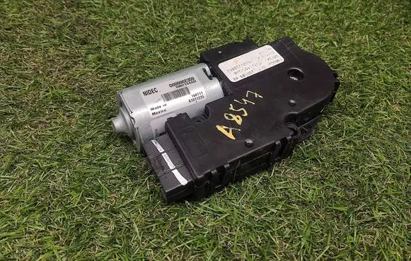 Ford Fusion II Sunroof motor/actuator DS7315B689AE