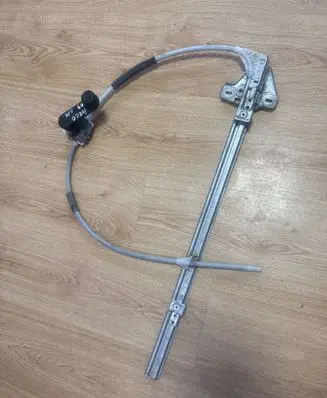 Iveco Daily 35 - 40.10 Front door manual window regulator 