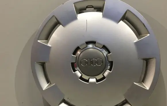 Audi A3 S3 8L R15 wheel hub/cap/trim 8E0601147 8E0601147A