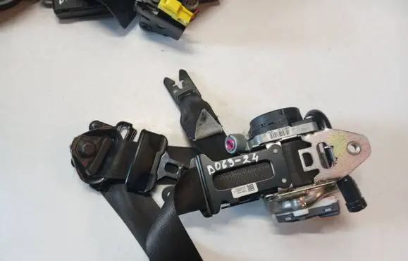 Volvo S60 Front seatbelt 39818843