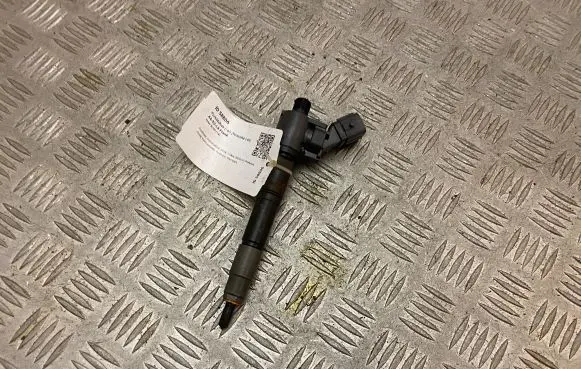 Volvo XC90 Fuel injector 31452114