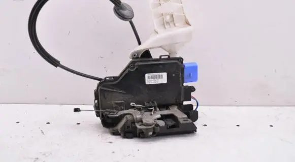Volkswagen Caddy Front door lock 3D2837016AB