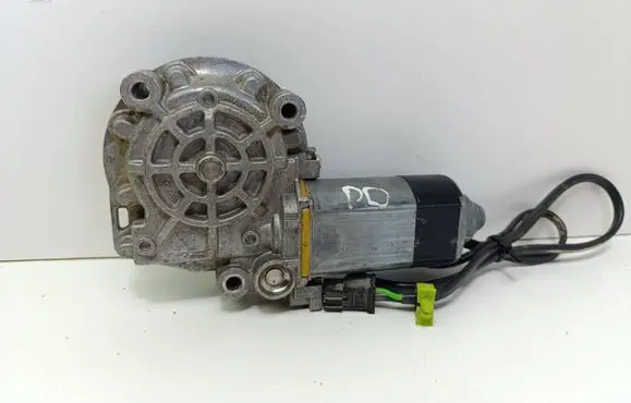 Audi A6 S6 C4 4A Front door window regulator motor 0531826101