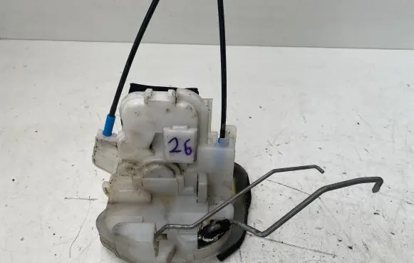 Subaru Legacy Front door lock 0629