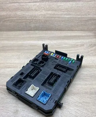 Peugeot 307 Central body control module 9661940080 281171744B