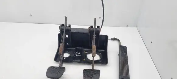Mercedes-Benz 307 Pedal assembly 