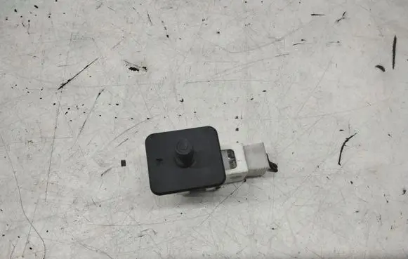 Mercedes-Benz E W211 Front door sensor coupe 2028209410