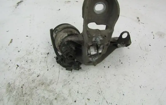 Audi A4 S4 B5 8D Engine mounting bracket 4B0199352A