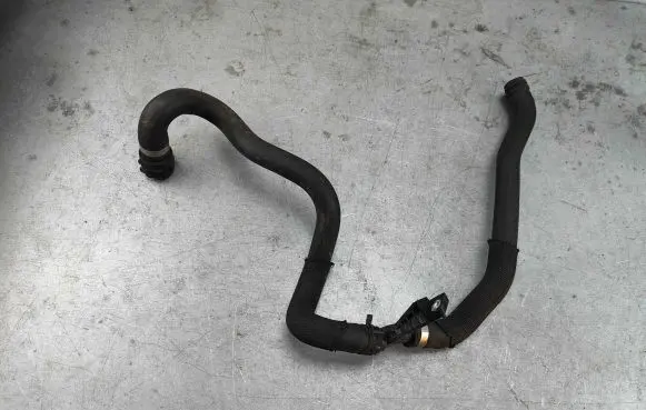 Mercedes-Benz GLC C253 Engine coolant pipe/hose a2538306501