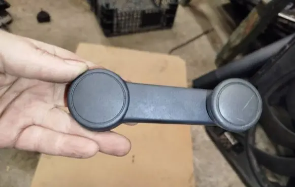 Ford Focus Rear door window winding handle 95VBV23342