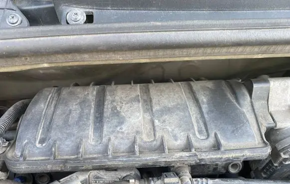 Citroen C3 Pluriel Intake resonator
