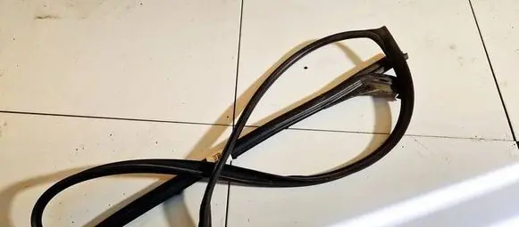 Peugeot 406 Front door glass trim molding 