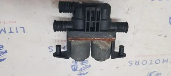 BMW 5 E39 Coolant heater control valve 8374995 64128374995