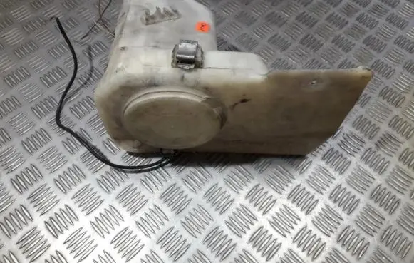 Mercedes-Benz C W202 Windshield washer fluid reservoir/tank 2028690020