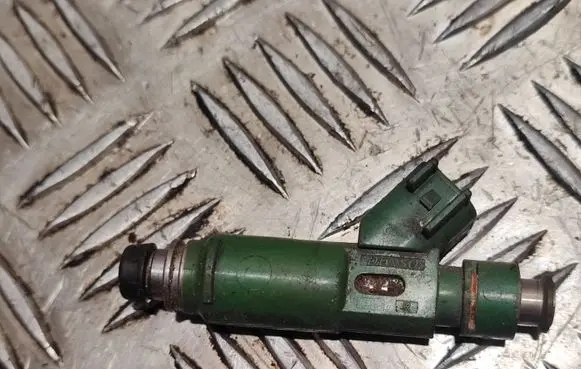Volvo S80 Fuel injector 9470229