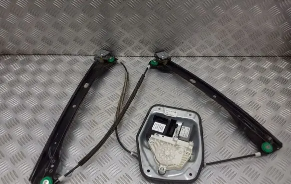 Volkswagen Jetta V Front door window regulator with motor