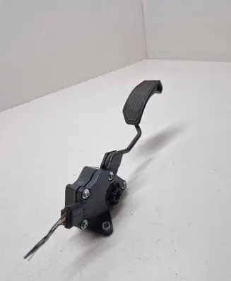 Toyota Prius (XW30) Accelerator throttle pedal 7811012040 05M28D00135 1988007830