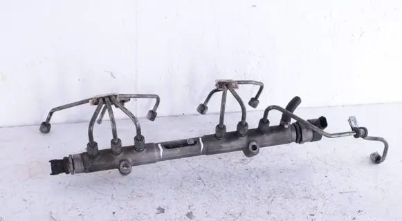 Volvo XC70 Fuel main line pipe 30777554 0445215023 30777576