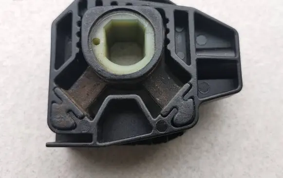 Seat Ibiza III (6L) Radiator mount bracket 6LL121367