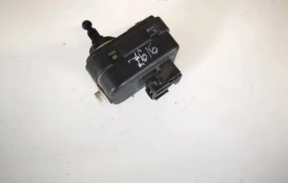 Toyota Yaris Headlight level adjustment motor 