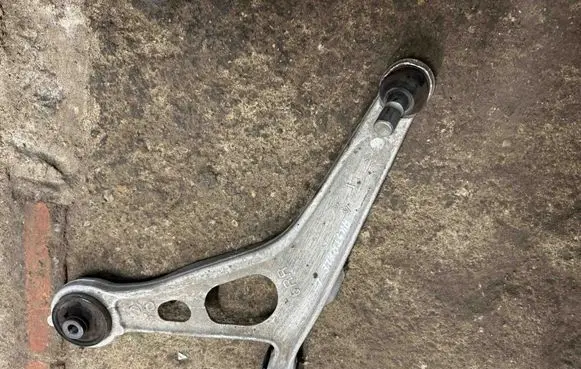 Renault Austral Front lower control arm/wishbone 6RR