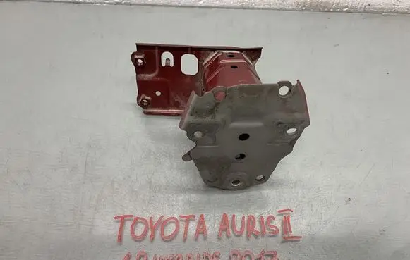 Toyota Auris E180 Front bumper shock/impact absorber 