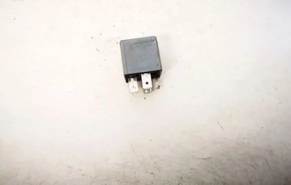 Volkswagen Polo IV 9N3 Other relay 1j0906381a v23134-b63-x396