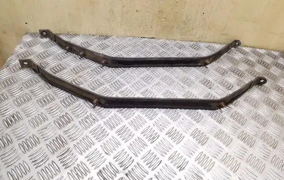 Fuel tank mounting bracket