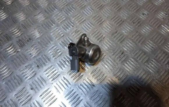 BMW 6 F12 F13 Fuel injection high pressure pump 7595339