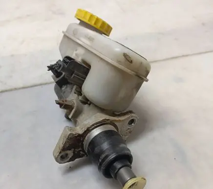 Chrysler Sebring (ST-22 - JR) Master brake cylinder P04764649AB 302322 0642303236