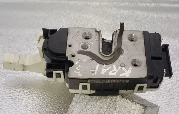Volkswagen Crafter Front door lock A9067201835