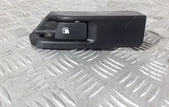 Toyota Prius (XW20) Fuel tank opening switch 