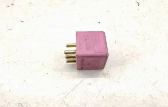 Mercedes-Benz C W202 Cruise control relay A0015427419 0015427419