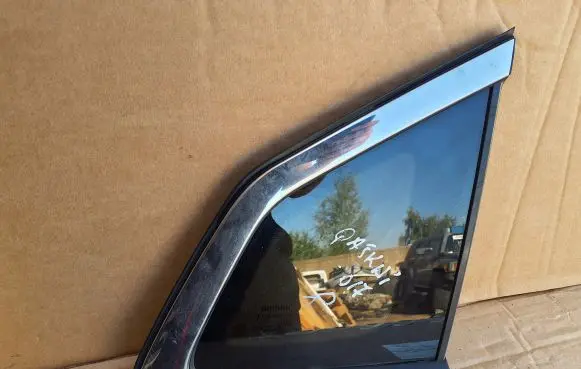 Nissan Qashqai Rear side window